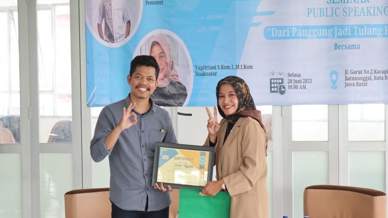 Seminar Public Speaking Prodi Komunikasi UHS