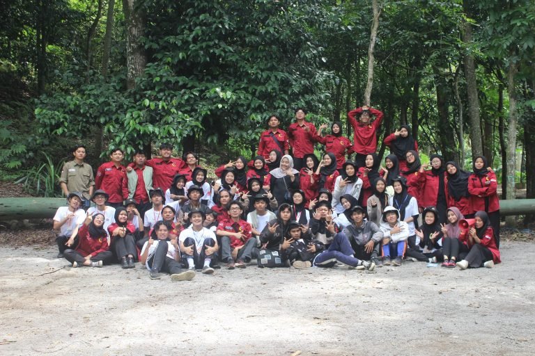 Foto Bersama Peserta dengan Panitia Ospek Komunikasi 2024