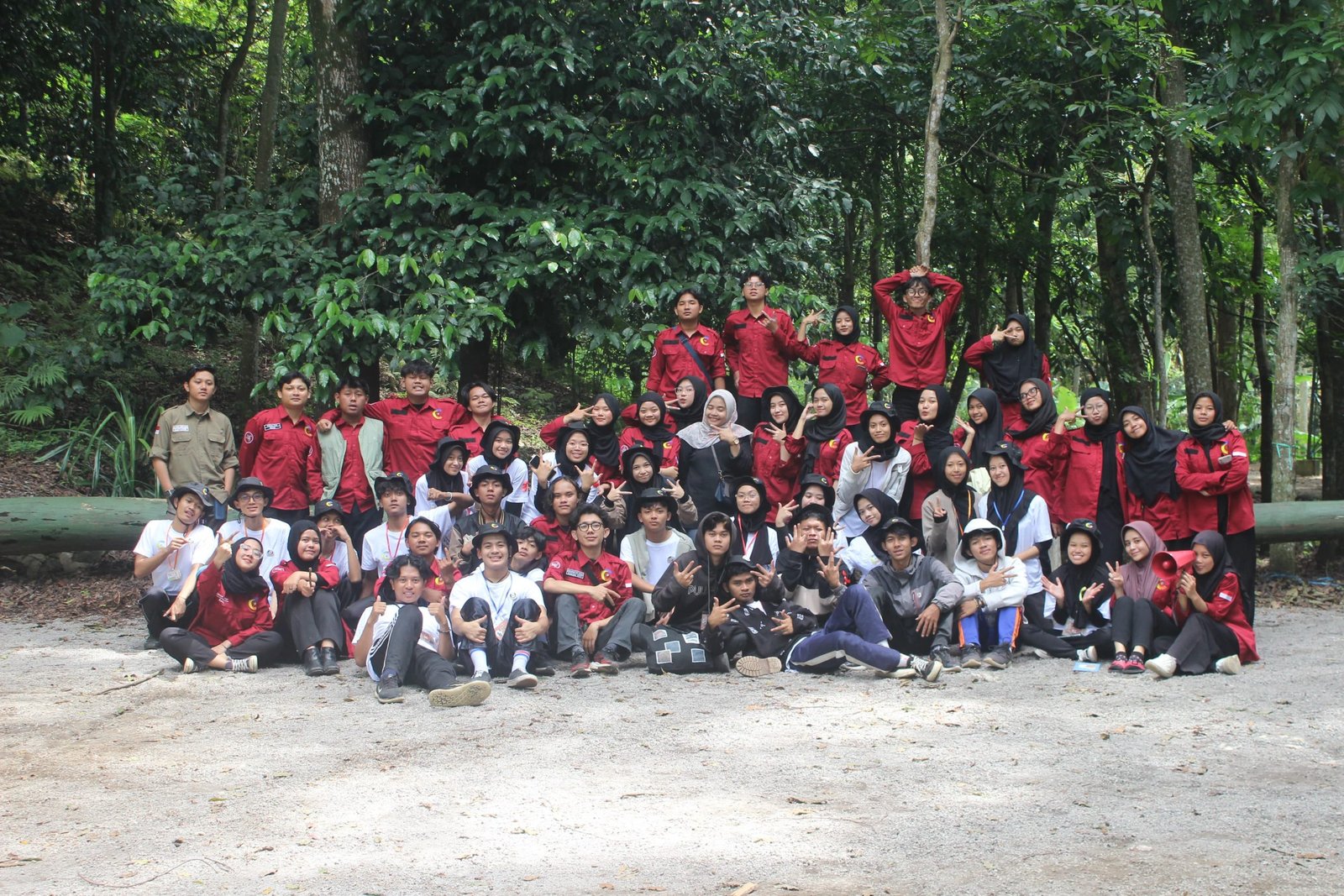 Foto Bersama Peserta dengan Panitia Ospek Komunikasi 2024
