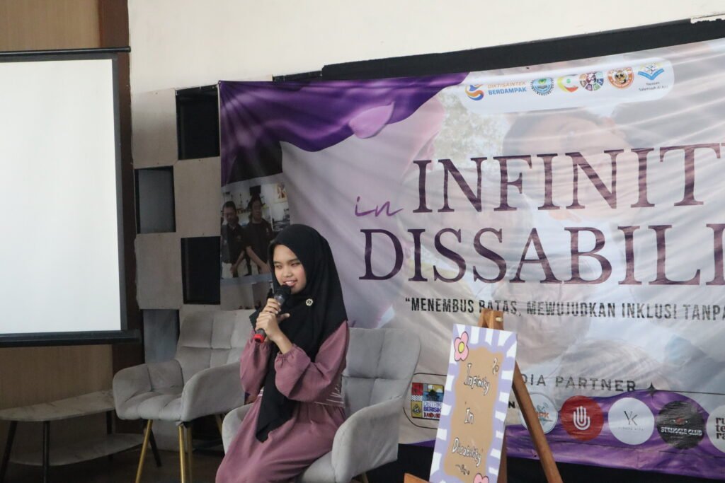Mahasiswa Ilmu Komunikasi UHS Gelar Pameran Fotografi “Infinity in Disability: Kisah di Balik Keterbatasan”